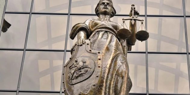 Верховный суд отменил запрет на въезд мигранту, проживающему в России со своей семьей
