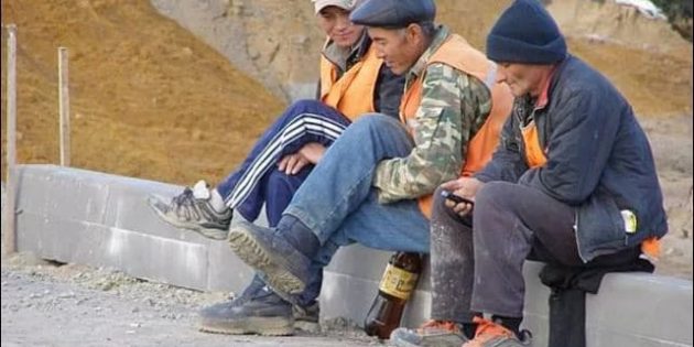 Полмиллиона рублей за мигрантов. В Петербурге оштрафовали начальника стройки